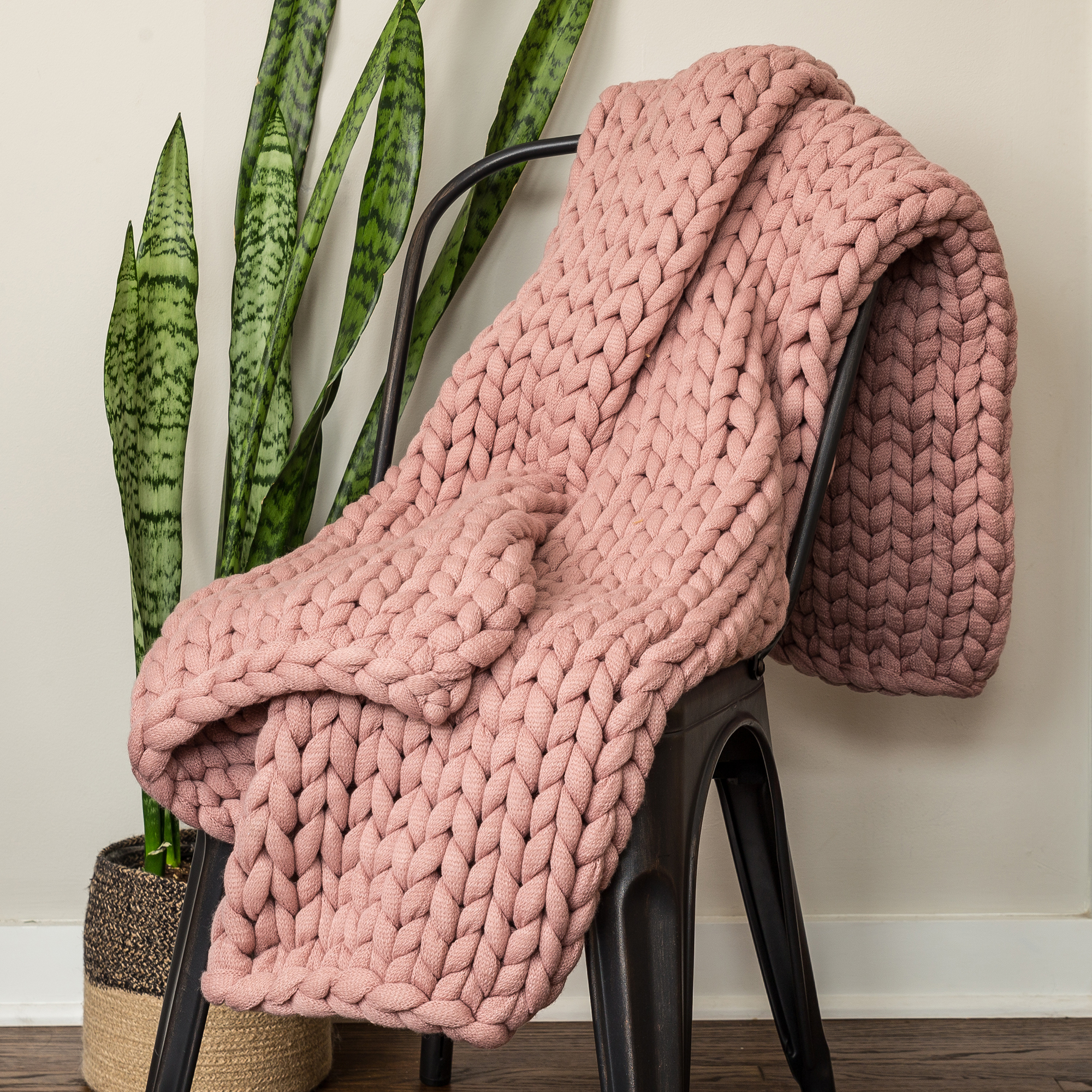 Chunky Knit Throws by Donna Sharp - Luxurious Acrylic Blankets for Cozy  Home Decor