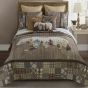 The quilt contains a woodgrain backdrop and plaid patchwork border.
