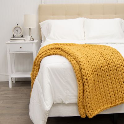 Throw, Chunky Knitted (Gold)