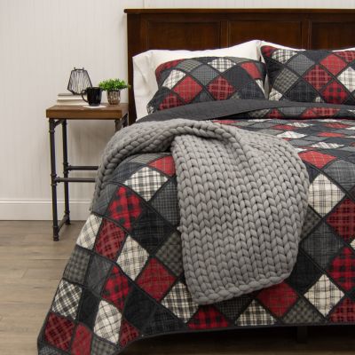 Lumberjack 3pc cotton quilt set by Donna Sharp includes 1 quilt and 2 shams. Accessories sold separately.