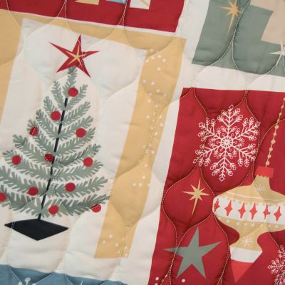 Retro Christmas King Set includes a quilt and two King shams.