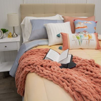 Daybreak 3pc Cotton Quilt set includes one comforter and two pillowcases.