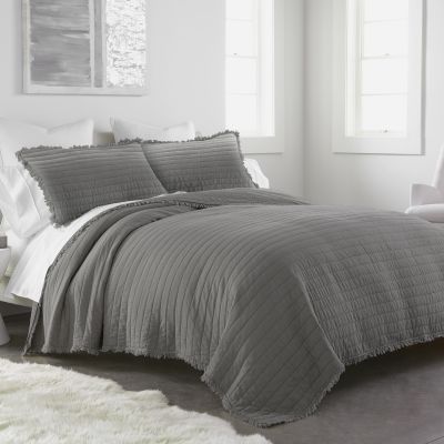 Delano in Grey is a beautiful neutral for any decor. Set includes quilt and two shams.
