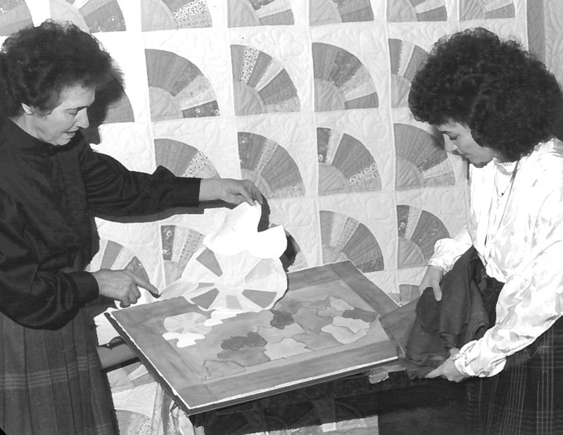 Donna Sharp and mother Pauline Lundy Quilting Together